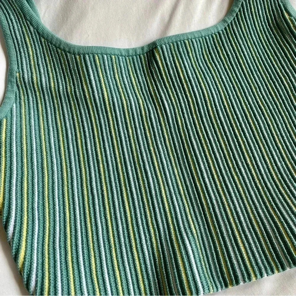 NWT Aritzia Babaton Sculpt Knit Cropped Rib Top Tank Yucca Green - Picture 6 of 9